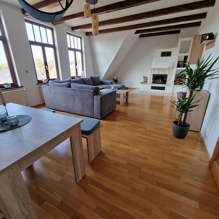 98Qm Wohnung Im Villenviertel - Voll Ausgestattet Mit Balkon Und Kamin - Wlan Gratis Wilhelmshaven Luaran gambar