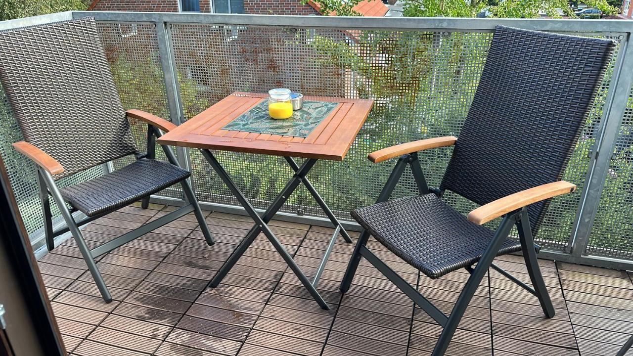 98Qm Wohnung Im Villenviertel - Voll Ausgestattet Mit Balkon Und Kamin - Wlan Gratis Wilhelmshaven Luaran gambar