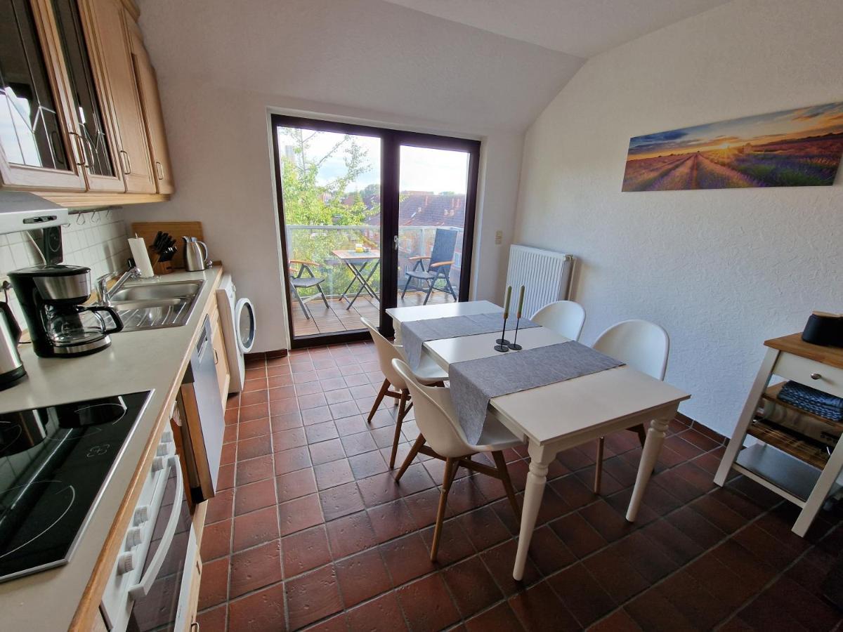 98Qm Wohnung Im Villenviertel - Voll Ausgestattet Mit Balkon Und Kamin - Wlan Gratis Wilhelmshaven Luaran gambar