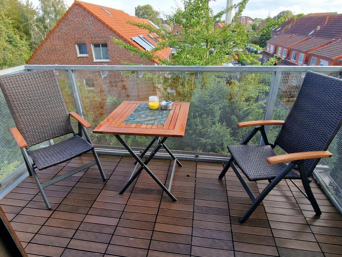 98Qm Wohnung Im Villenviertel - Voll Ausgestattet Mit Balkon Und Kamin - Wlan Gratis Wilhelmshaven Luaran gambar