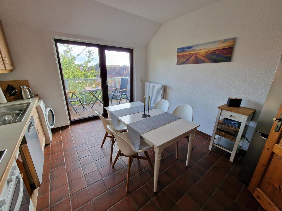 98Qm Wohnung Im Villenviertel - Voll Ausgestattet Mit Balkon Und Kamin - Wlan Gratis Wilhelmshaven Luaran gambar