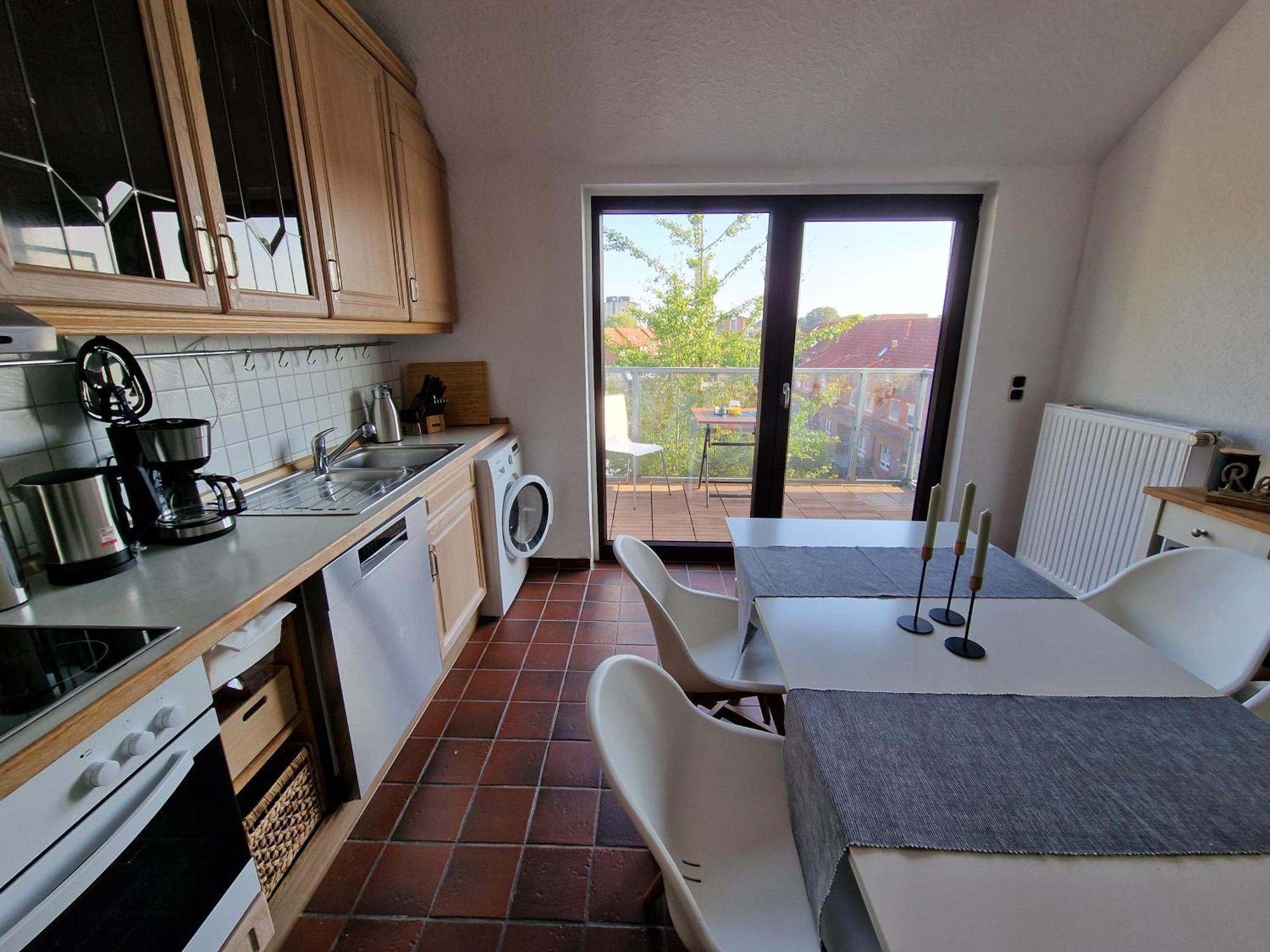 98Qm Wohnung Im Villenviertel - Voll Ausgestattet Mit Balkon Und Kamin - Wlan Gratis Wilhelmshaven Luaran gambar